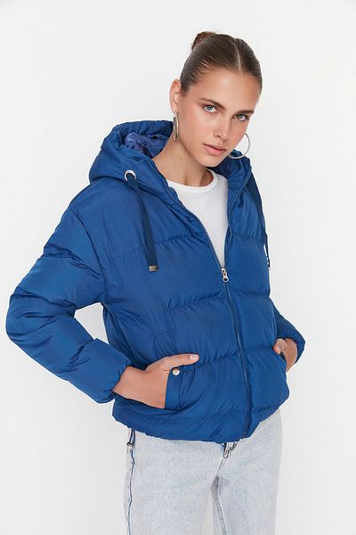 Trendyol Collection Nadměrná nafukovací bunda s kapucí v námořnické modré - Twoaw21Mo0022