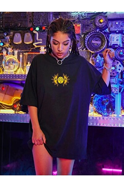 AFROGİYİM Жіноча чорна футболка оверсайз з сонячним принтом