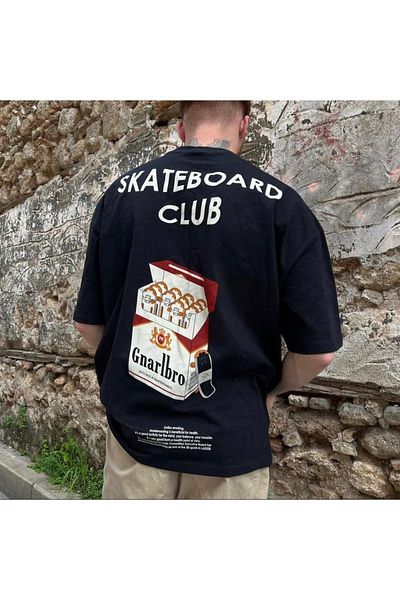 Black Sokak Tricou negru Gnarlbro cu imprimeu la spate pentru bărbați, cu decolteu triplu supradimensionat