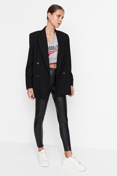 Trendyol Collection Schwarze Leggings mit geripptem Detail in Lederoptik TWOAW23TA00011