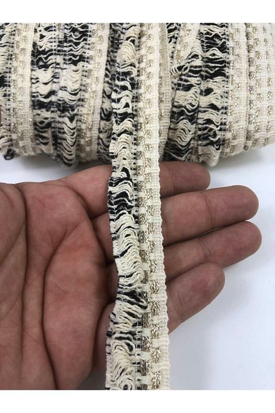 Hobigram شريط زخرفي بتفاصيل فضية كريمية - تصميم خاص، إكسسوار، إنتاج عالي الجودة، طراز مثير للنظر - ديكو