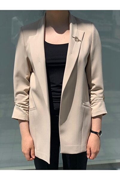 AYHAN Kolu Büzgülü Kol Ve Yakası Broş Detaylı Blazer Ceket