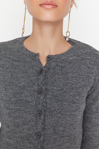 Trendyol Collection Anthrazitfarbener zweiteiliger Blusen-Cardigan-Strickanzug mit weicher Textur TWOAW21HI0107