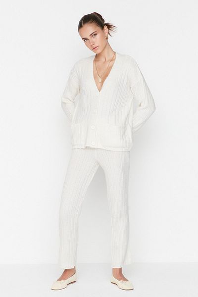 Trendyol Collection Puha textúrájú, széles szabású Ecru kötöttáru szett - TWOAW22AU0128