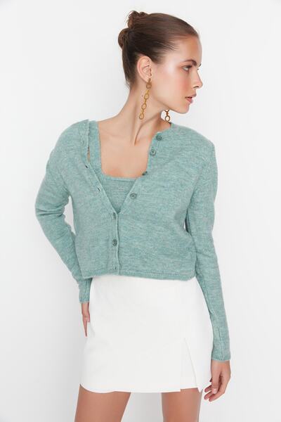 Trendyol Collection Σετ μπλούζα και ζακέτα με πλεκτά μέντας - Λεπτομέρεια με κουμπιά TWOAW21HI0107