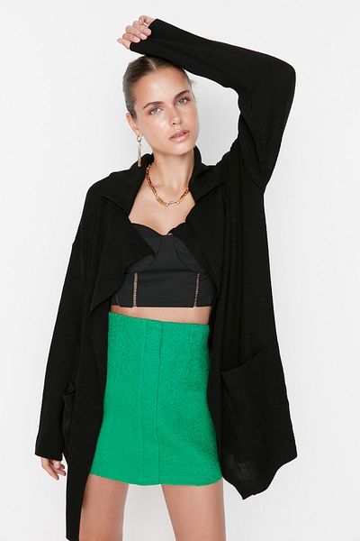 Trendyol Collection Cardigan negru de tricotaj cu buzunar detaliat TWOAW23HI00161