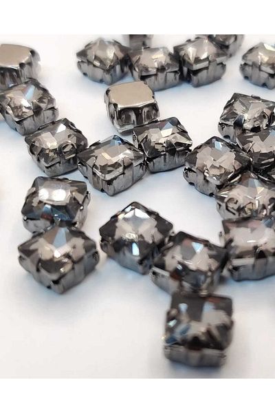 yiğit aksesuar 8x8 Mm Case Planted Square Smoked Glass Stone 20 Pieces
