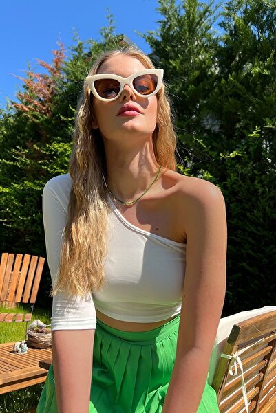 Trend Alaçatı Stili Kadın Beyaz Tek Omuz Yanı Büzgülü Crop Bluz TI08099