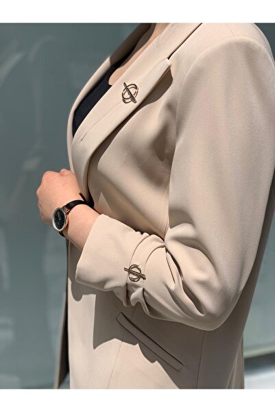 AYHAN Kolu Büzgülü Kol Ve Yakası Broş Detaylı Blazer Ceket