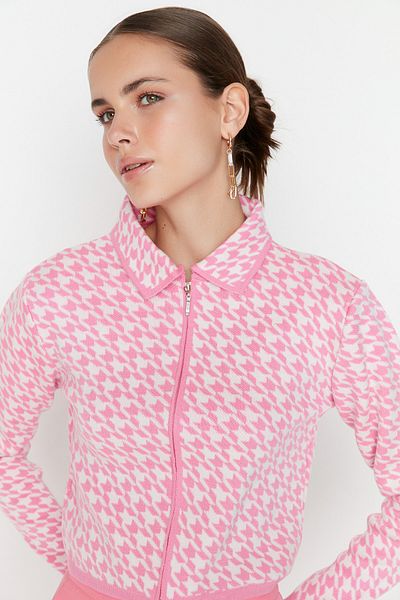 Trendyol Collection Rosa Strick-Crop-Cardigan - Kragen detailliert TWOAW22HI0067