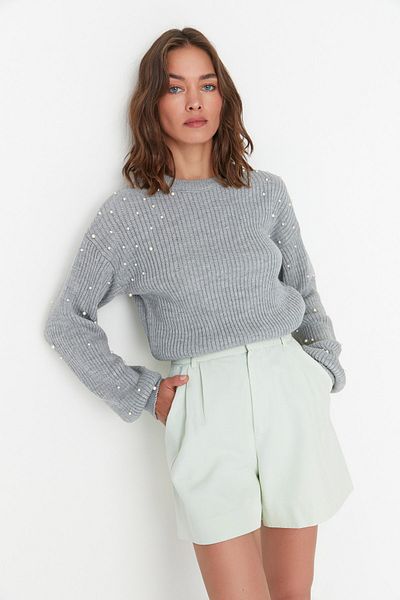 Trendyol Collection Grey Pearl részletes nyakú kötöttáru pulóver TWOAW22KZ1493