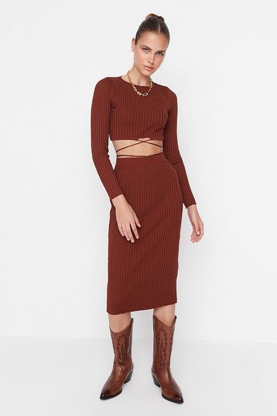 Trendyol Collection Super Crop barna kötöttáru szett - nyakkendő részletes, szoknya TWOAW22EL0543