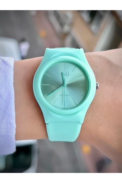 Q&Q Unisex Wristwatch Silicone Cord Waterproof Teenager Watch Sports Model