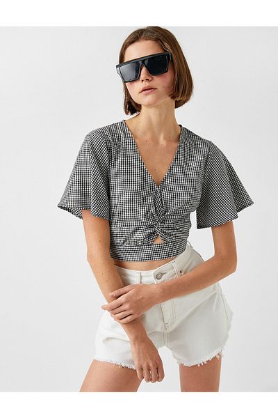 Koton Crop blůza s výstřihem do V s detailním vzorem Crop blůza s výstřihem do V detail se vzorem
