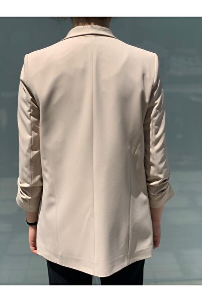 AYHAN Kolu Büzgülü Kol Ve Yakası Broş Detaylı Blazer Ceket