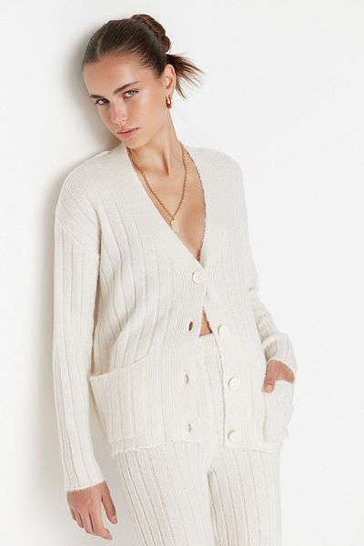 Trendyol Collection Puha textúrájú, széles szabású Ecru kötöttáru szett - TWOAW22AU0128