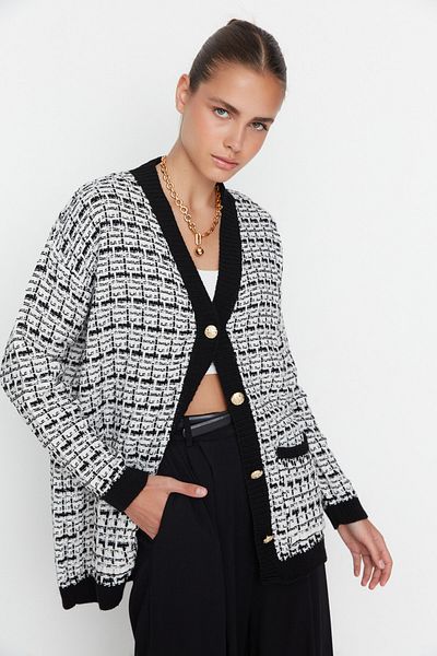 Trendyol Collection Schwarzer, glitzernder Strickcardigan in Tweed-Optik mit weiter Passform TWOAW21HI0250