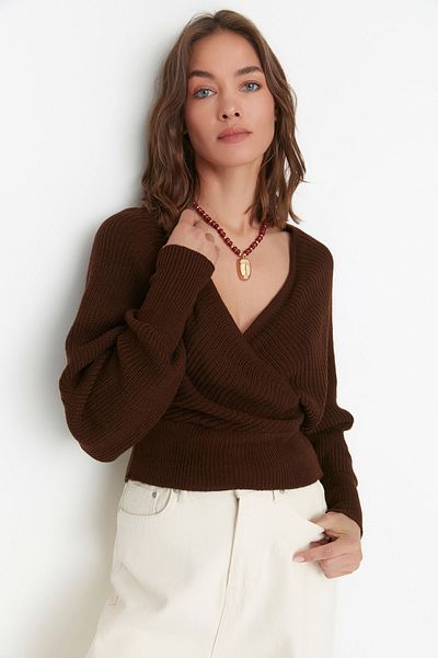 Trendyol Collection Brauner zweireihiger Strickpullover TWOAW21KZ1277