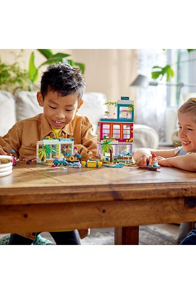 LEGO ® Friends Summer House 41709 - Beach Themed Nature Toy Building Set (686 Pieces)