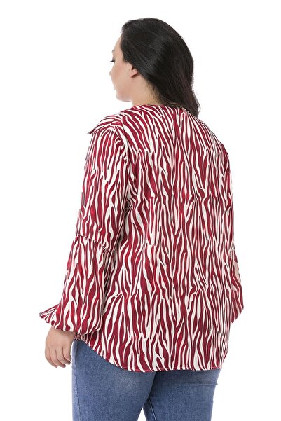 DISENTIS MODEST Büyük Beden Zebra Desenli Süs Cep Kapaklı Yaka Detaylı Kol Ağzı Lastikli Saten Kırmızı Bluz