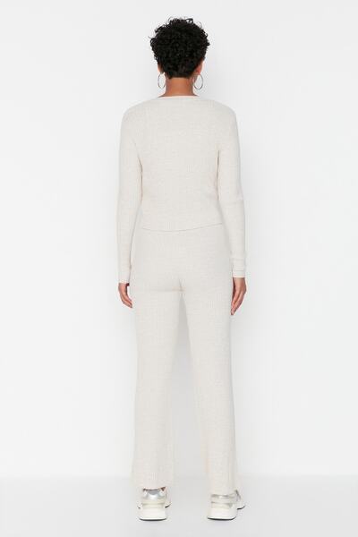 Trendyol Collection Bézs kötöttáru blúz, kardigán és nadrág szett - TWOAW22AU0006