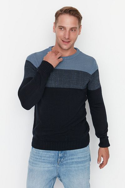 Trendyol Collection Marineblauer Slim-Fit-Slim-Fit-Pullover mit Rundhalsausschnitt und Farbblock TMNAW21KZ0543