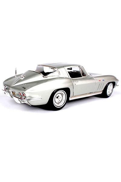 Maisto 1965 Chevrolet Corvette 1:18 Model Car Silver /