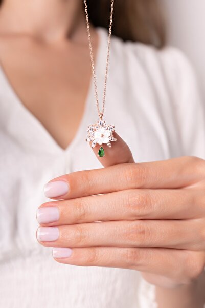 Forenza 925 Ayar Gümüş Rose Sedefli Manolya Çiçeği Zümrüt Sallatılı Kolye