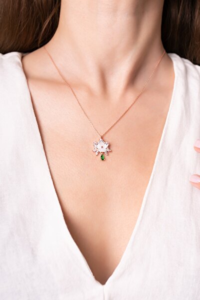 Forenza 925 Ayar Gümüş Rose Sedefli Manolya Çiçeği Zümrüt Sallatılı Kolye