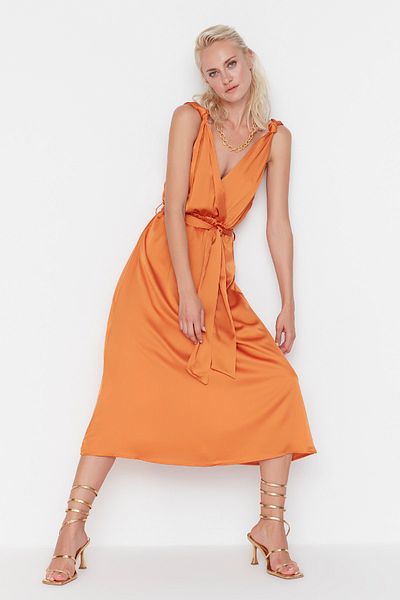 Trendyol Collection Ziegelfarbenes A-Cut-Abendkleid mit Gürtel - TPRSS19BB0283