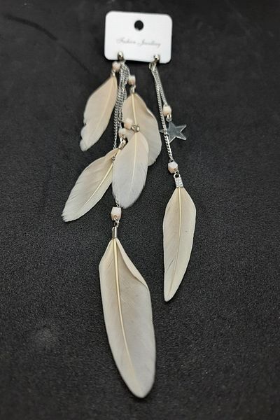 BB wikiki Cream Feather Earrings