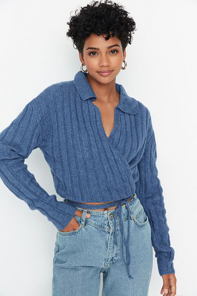 Trendyol Collection Indigo Kurzer Strickpullover mit Polokragen TWOAW22KZ0841