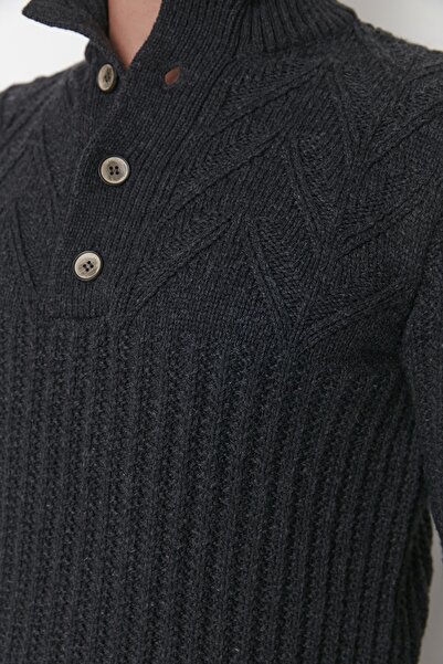 Trendyol Collection Unisex antracitový pletený svetr - poloviční rolák, knoflíky, vlna, Regular Fit TMNAW22KZ0327