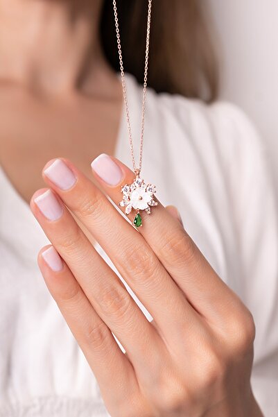 Forenza 925 Ayar Gümüş Rose Sedefli Manolya Çiçeği Zümrüt Sallatılı Kolye