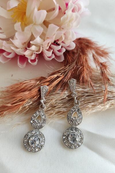 KYOLA DESİGN Kristal Taşli Sallantili Küpe Rodyum Kaplama