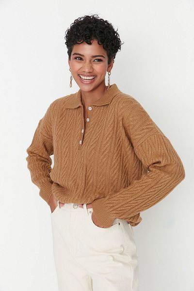 Trendyol Collection Velbloudí Wide Fit svetr s měkkým texturovaným úpletem TWOAW21KZ2635