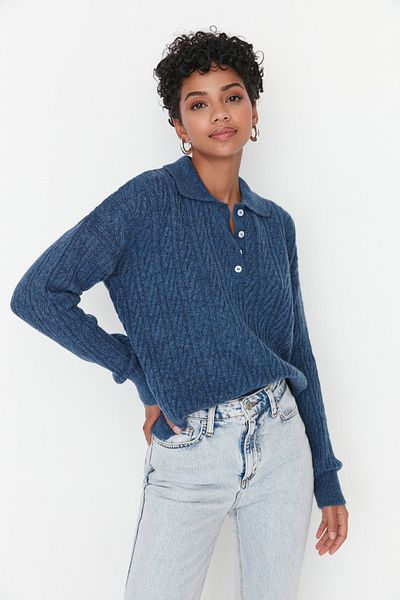 Trendyol Collection Indigoblauer, weicher, strukturierter Strickpullover mit weiter Passform TWOAW21KZ2635
