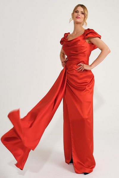 SpringStore Rochie de seara din satin cu fanta cu umeri