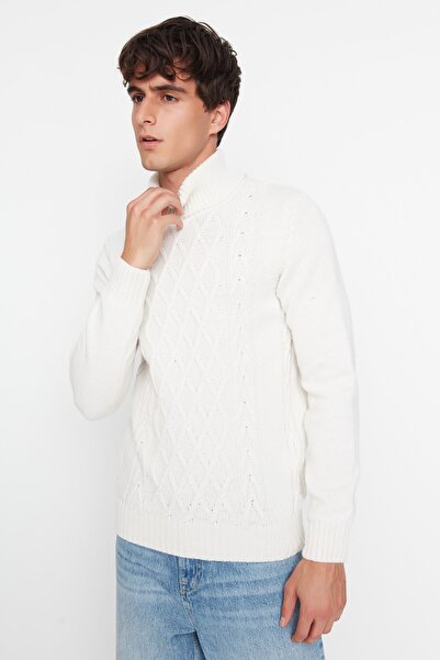 Trendyol Collection Slim-Fit Rollkragenpullover mit Zopfmuster und detailliertem Strickpullover TMNAW23KZ00154
