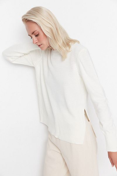 Trendyol Collection Detailní pletený svetr Ecru s rozparkem TWOAW23KZ01488