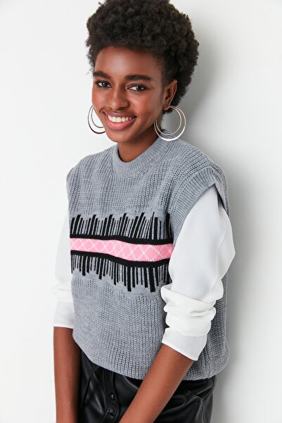 Trendyol Collection Grau gemusterter Strickpullover mit Rundhalsausschnitt TWOAW23SV00131