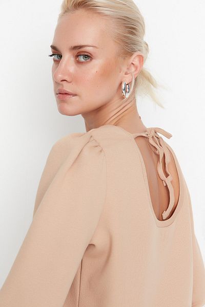 Trendyol Collection Трикотажен суитшърт от дебел полар с дълбоко изрязване на камилски гръб TWOAW23SW00022