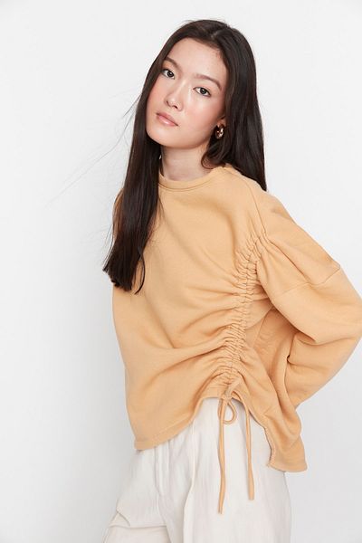 Trendyol Collection Dickes Fleece-Strick-Sweatshirt mit Stein-Raffdetail TWOAW23SW00053