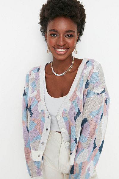 Trendyol Collection Stone Wide Fit Strick-Cardigan mit Muster TWOAW22KZ1163