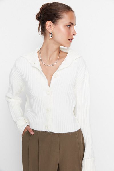 Trendyol Collection Weiche Ecru Crop Top Kragen Trikot Strickjacke