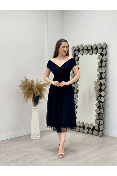 giyimmasalı Polka Dot Detailed Boat Neck Midi Dress Black