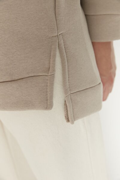 Trendyol Modest Λεπτομερές βασικό πλεκτό φούτερ με ανοιχτόχρωμο βιζόν TCTAW23TW00011