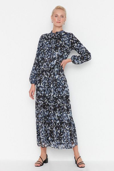 Trendyol Modest Schwarzes, gefüttertes Chiffon-Kleid mit Blumenmuster, Schärpe und Detail TCTSS21EL3346