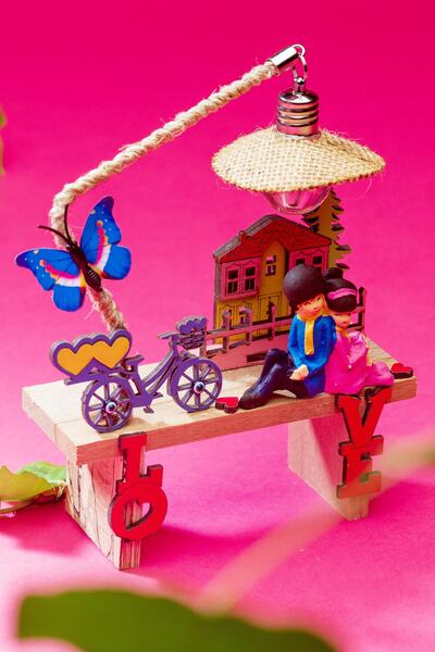 RİVRİVHEDİYELİK Sırt Sırta Oturan Romantik Çift Biblolu Işıklı Evli Hediyelik...