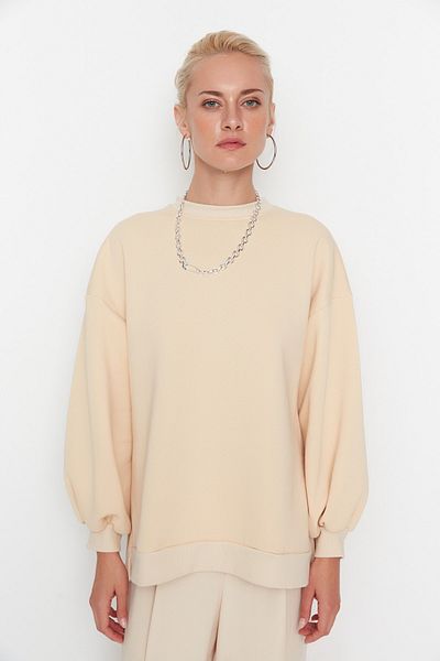 Trendyol Collection Beiges Oversize/Wide Fit Strick-Sweatshirt mit Schlitzdetail innen aus dickem Fleece TWOAW23SW00195